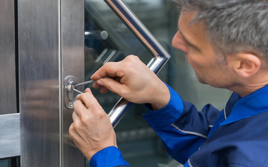 soigneux serrurier ouverture de porte Cergy